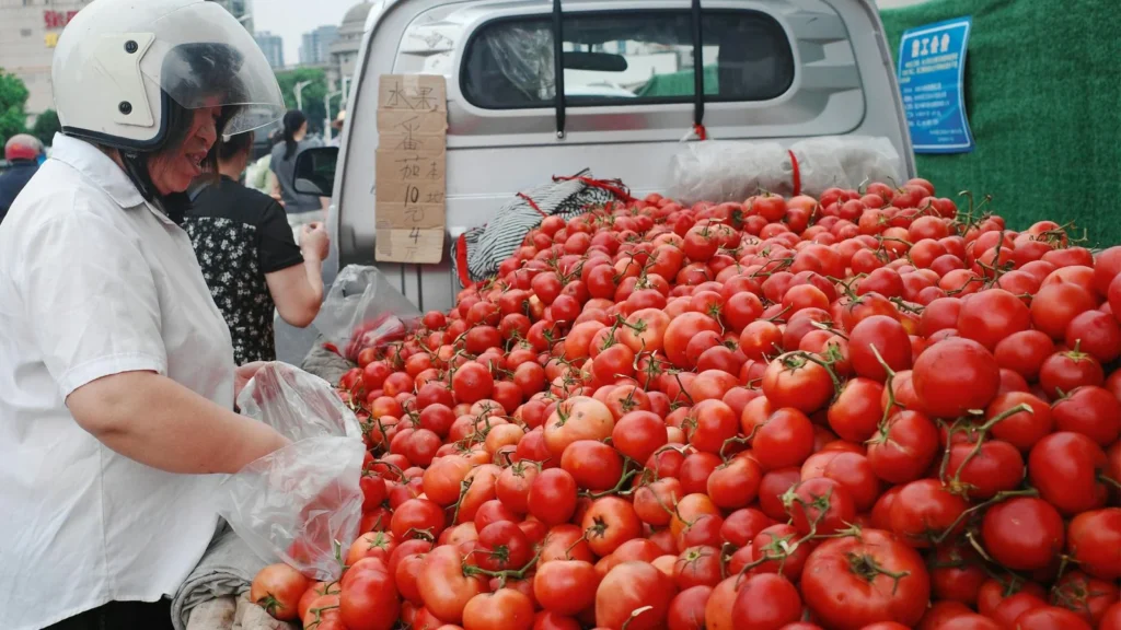 Fruit vendors in Hangzhou, China